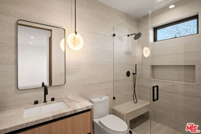 3517 Redwood Avenue, Los Angeles, CA 90066