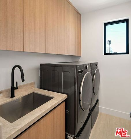 3517 Redwood Avenue, Los Angeles, CA 90066