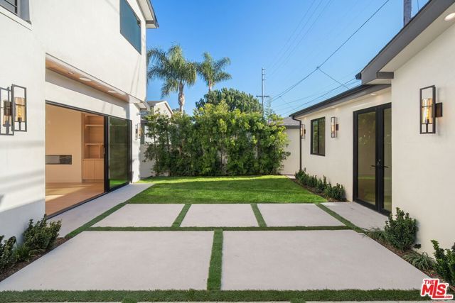 3517 Redwood Avenue, Los Angeles, CA 90066