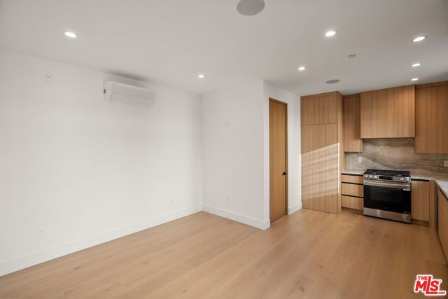 3517 Redwood Avenue, Los Angeles, CA 90066