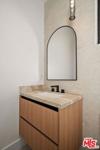 3517 Redwood Avenue, Los Angeles, CA 90066