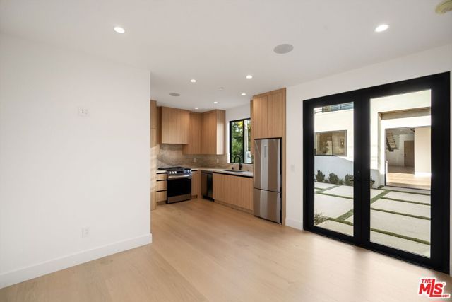 3517 Redwood Avenue, Los Angeles, CA 90066