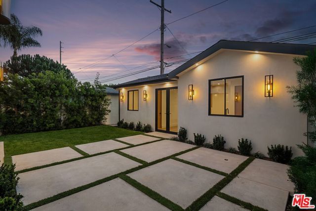 3517 Redwood Avenue, Los Angeles, CA 90066