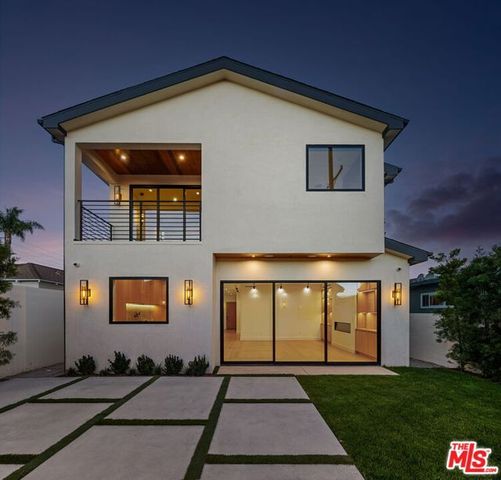 3517 Redwood Avenue, Los Angeles, CA 90066