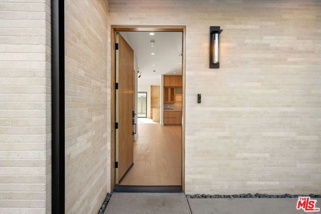 3517 Redwood Avenue, Los Angeles, CA 90066