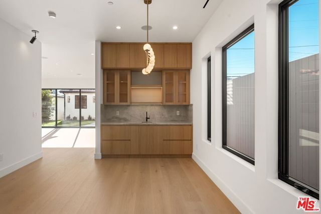 3517 Redwood Avenue, Los Angeles, CA 90066