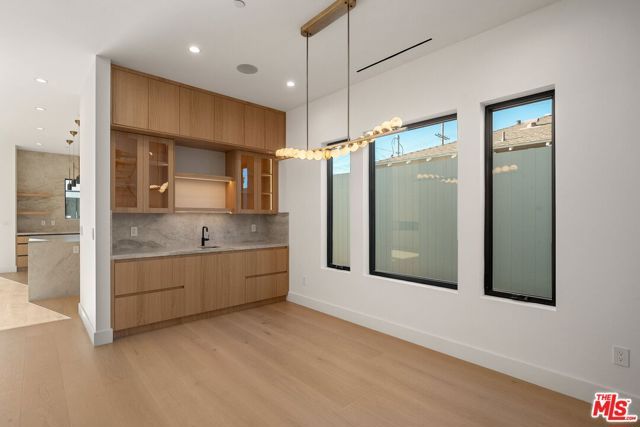 3517 Redwood Avenue, Los Angeles, CA 90066