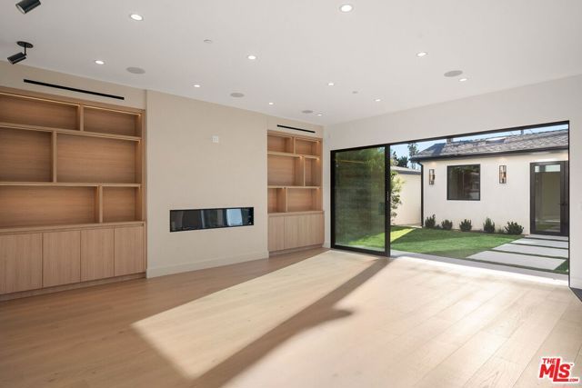 3517 Redwood Avenue, Los Angeles, CA 90066