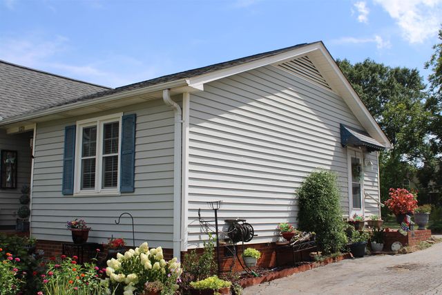 1170 Hanging Rock Road, Boiling Springs, SC 29316