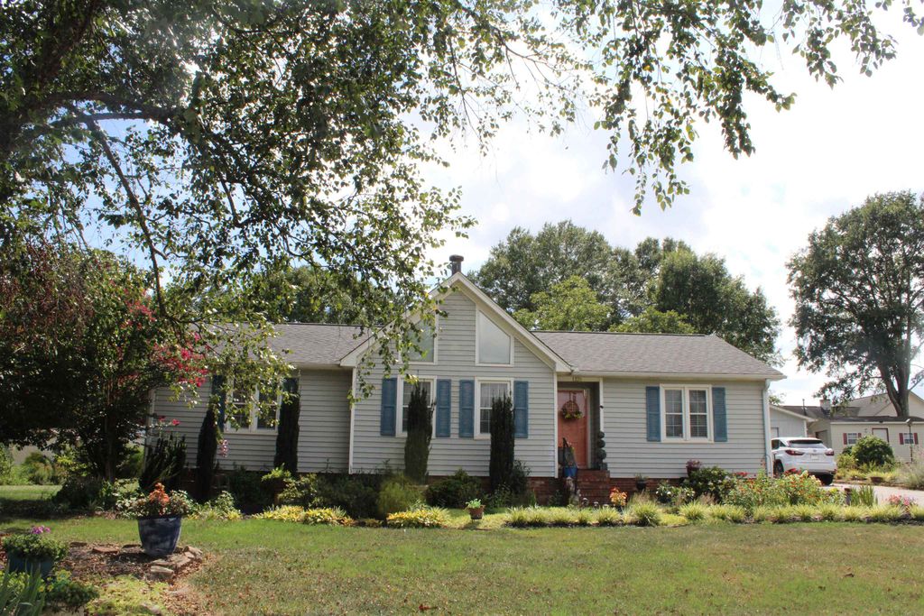 1170 Hanging Rock Road, Boiling Springs, SC 29316