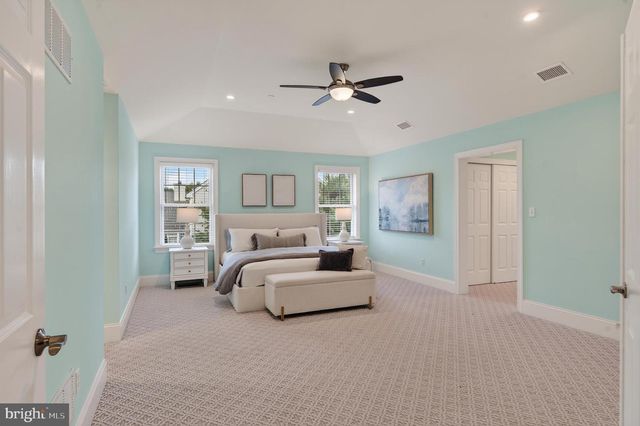 1040 BRICK HOUSE FARM LN, Newtown Square, PA 19073
