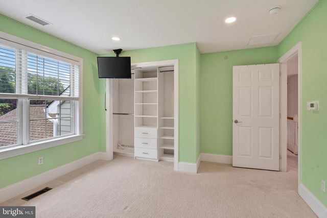 1040 BRICK HOUSE FARM LN, Newtown Square, PA 19073