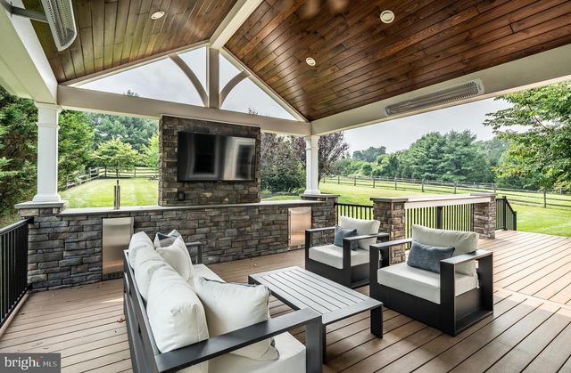 1040 BRICK HOUSE FARM LN, Newtown Square, PA 19073