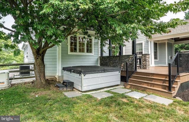 1040 BRICK HOUSE FARM LN, Newtown Square, PA 19073