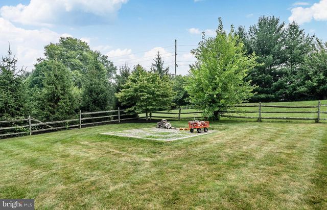 1040 BRICK HOUSE FARM LN, Newtown Square, PA 19073
