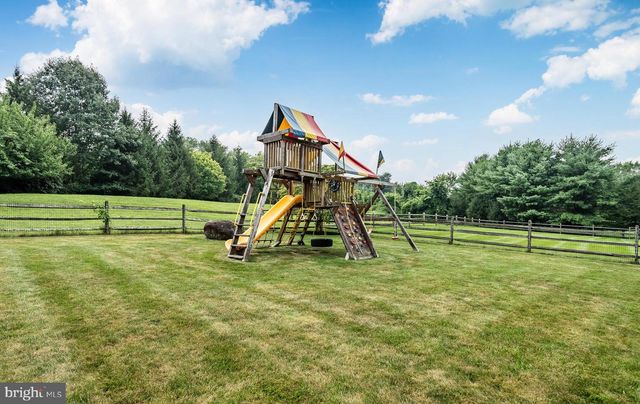 1040 BRICK HOUSE FARM LN, Newtown Square, PA 19073