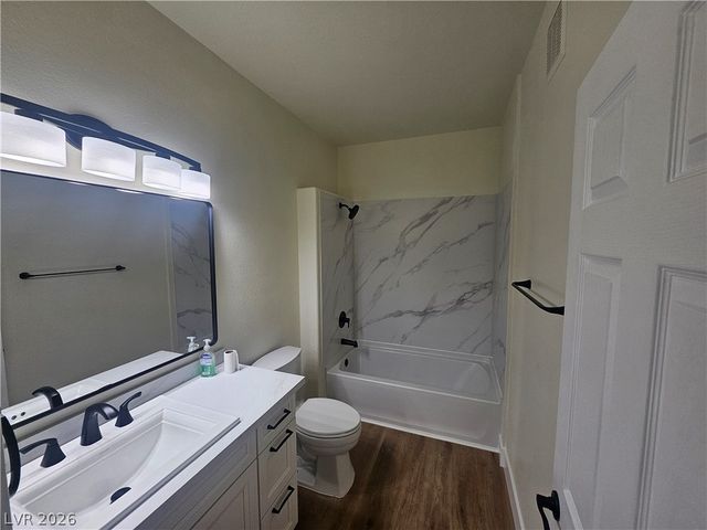 8250 North Grand Canyon Drive 2106, Las Vegas, NV 89166