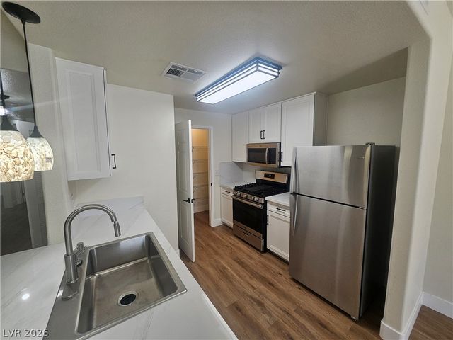 8250 North Grand Canyon Drive 2106, Las Vegas, NV 89166