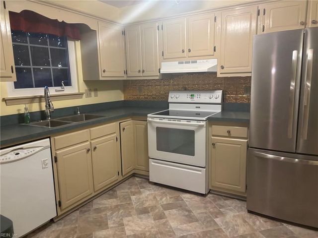 1809 Blue Knob RD, Virginia Beach, VA 23464