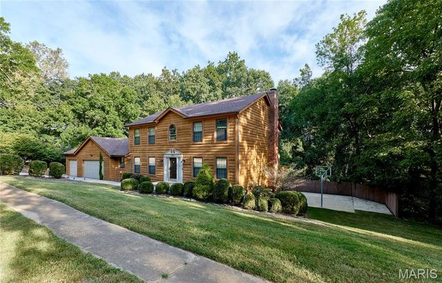 1921 Wolfcreek Pass Court, Wildwood, MO 63011