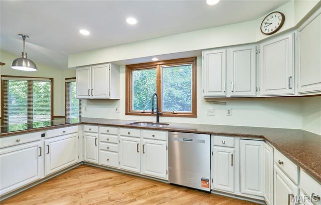 1921 Wolfcreek Pass Court, Wildwood, MO 63011