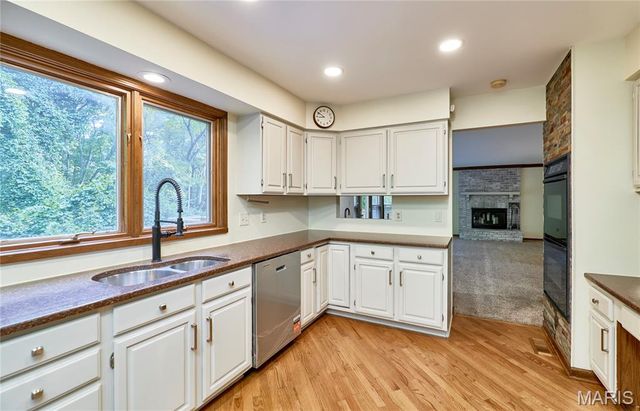 1921 Wolfcreek Pass Court, Wildwood, MO 63011