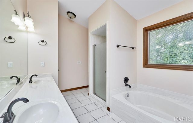 1921 Wolfcreek Pass Court, Wildwood, MO 63011