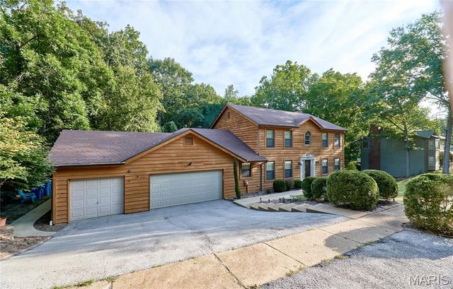 1921 Wolfcreek Pass Court, Wildwood, MO 63011
