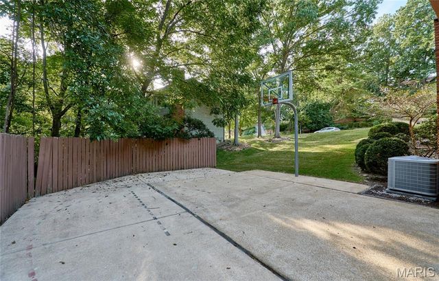 1921 Wolfcreek Pass Court, Wildwood, MO 63011