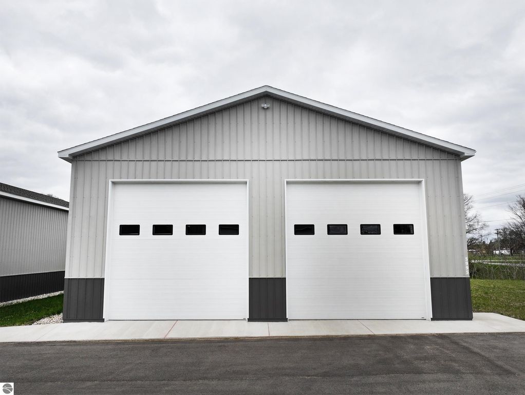 Image 10 of property listing at 5896 Storage Loop Drive # 14, Traverse City, MI 49685