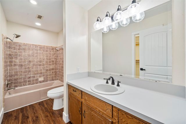 2107 N Fisher Court, Pasadena, TX 77502