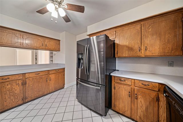 2107 N Fisher Court, Pasadena, TX 77502