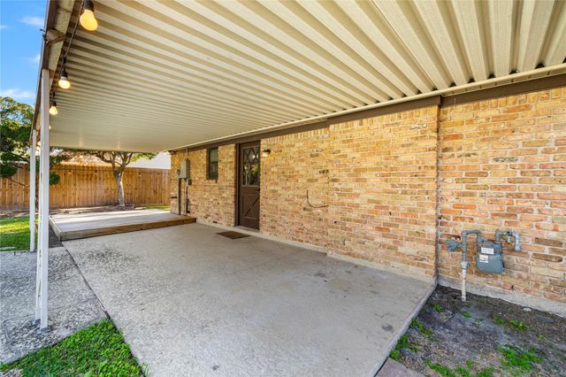 2107 N Fisher Court, Pasadena, TX 77502