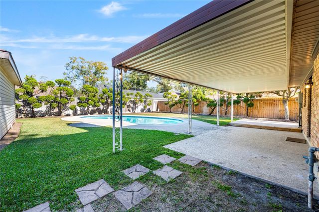 2107 N Fisher Court, Pasadena, TX 77502