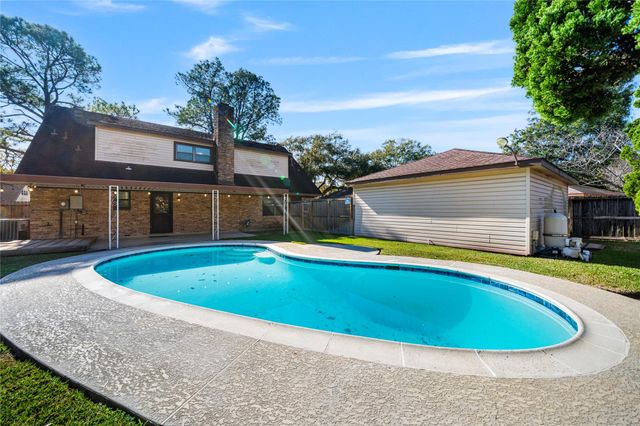 2107 N Fisher Court, Pasadena, TX 77502