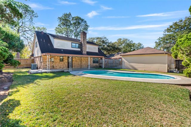 2107 N Fisher Court, Pasadena, TX 77502