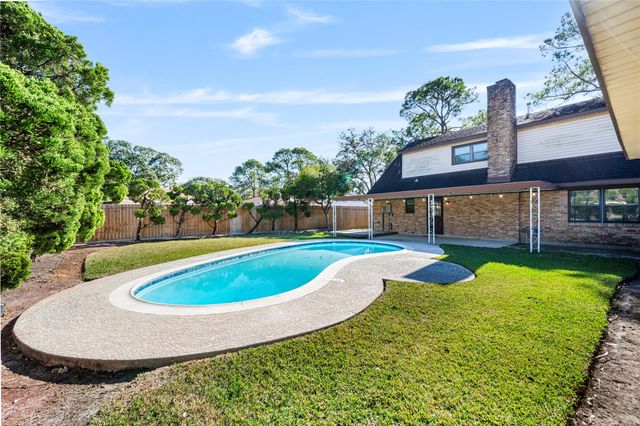 2107 N Fisher Court, Pasadena, TX 77502