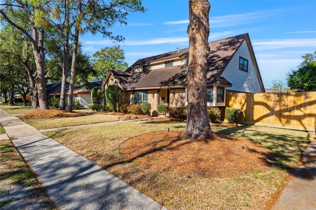 2107 N Fisher Court, Pasadena, TX 77502