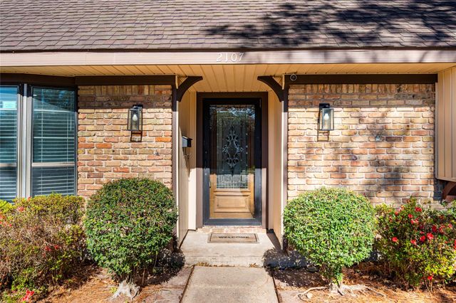 2107 N Fisher Court, Pasadena, TX 77502