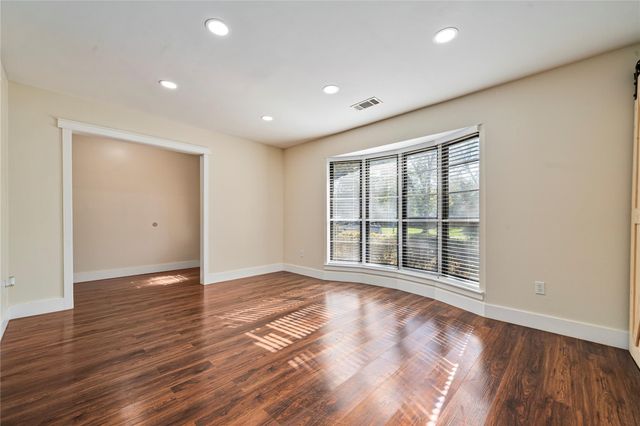 2107 N Fisher Court, Pasadena, TX 77502