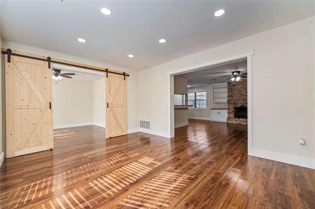 2107 N Fisher Court, Pasadena, TX 77502