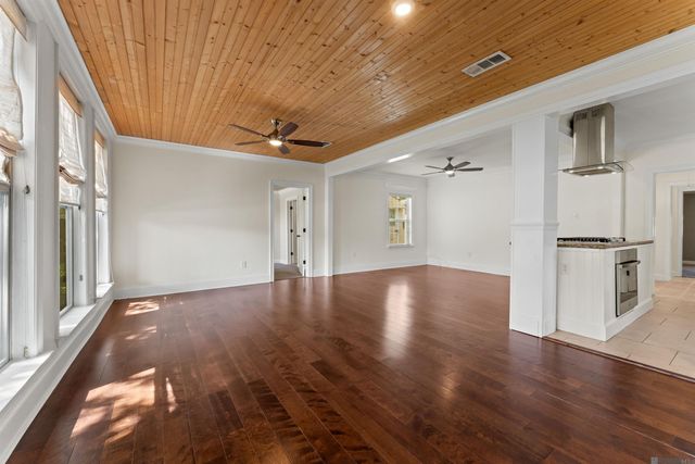 3919 Claycut Rd, Baton Rouge, LA 70806