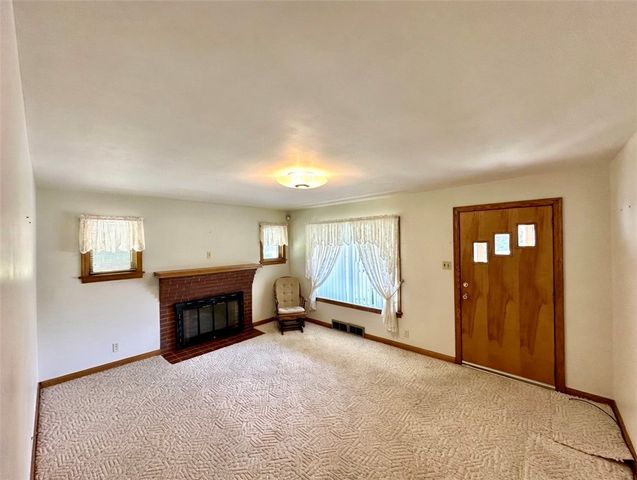 2 W Leasure Ave, New Castle, PA 16105