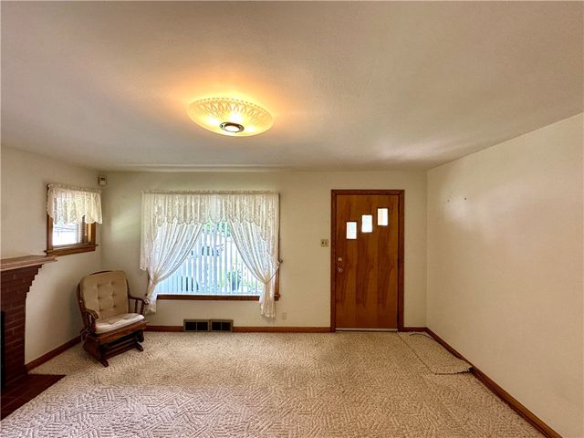 2 W Leasure Ave, New Castle, PA 16105