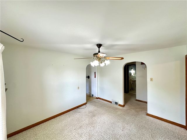 2 W Leasure Ave, New Castle, PA 16105