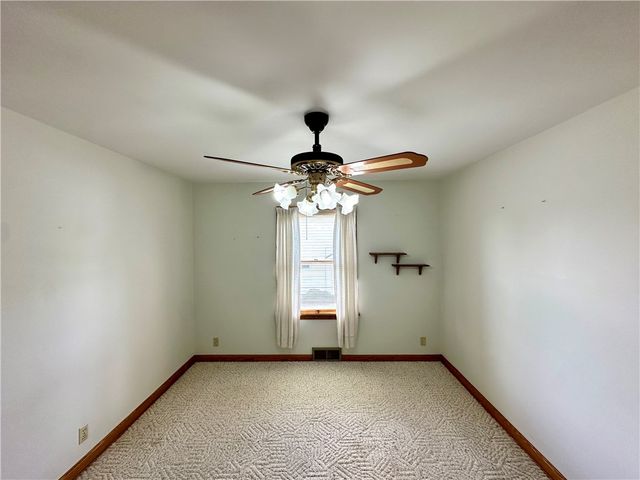 2 W Leasure Ave, New Castle, PA 16105