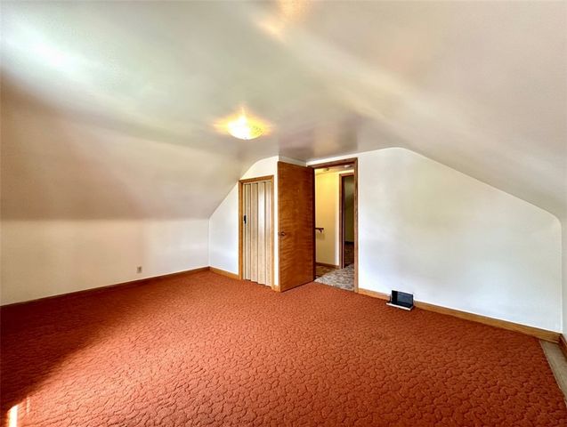 2 W Leasure Ave, New Castle, PA 16105