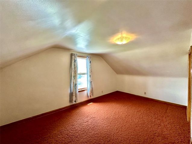 2 W Leasure Ave, New Castle, PA 16105