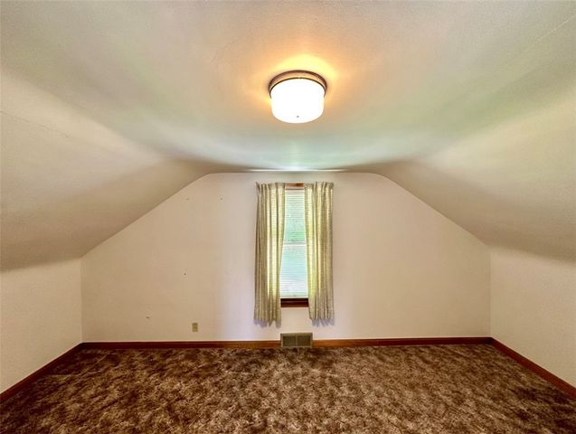 2 W Leasure Ave, New Castle, PA 16105