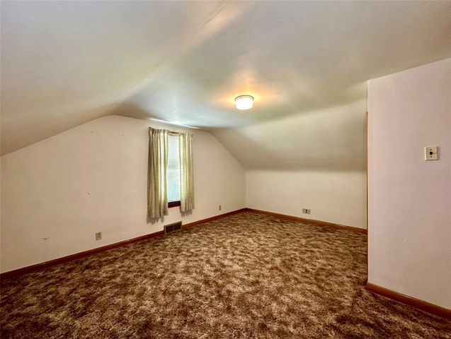 2 W Leasure Ave, New Castle, PA 16105